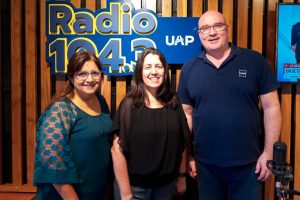 Mag. Robles y Dr. García Reinert en su paso por Radio UAP