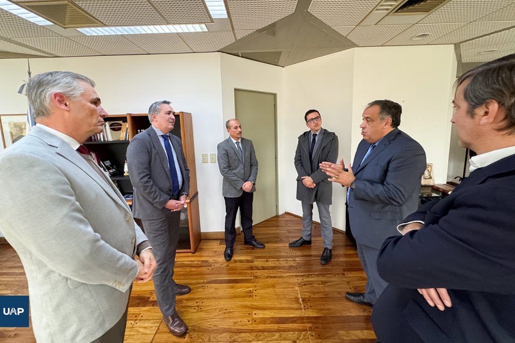 Autoridades de la UA pertenecientes a la IASD junto al Mag. Rizzo visitaron al Dr. Sánchez, secretario de Culto.