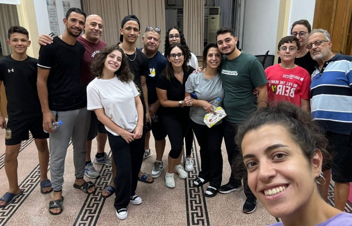 Foto de portada: Equipo de trabajo del Comité de la Escuela Adventista en Mouseitbeh, Beirut, Líbano. (Créditos: Dr. Elías Choufani)