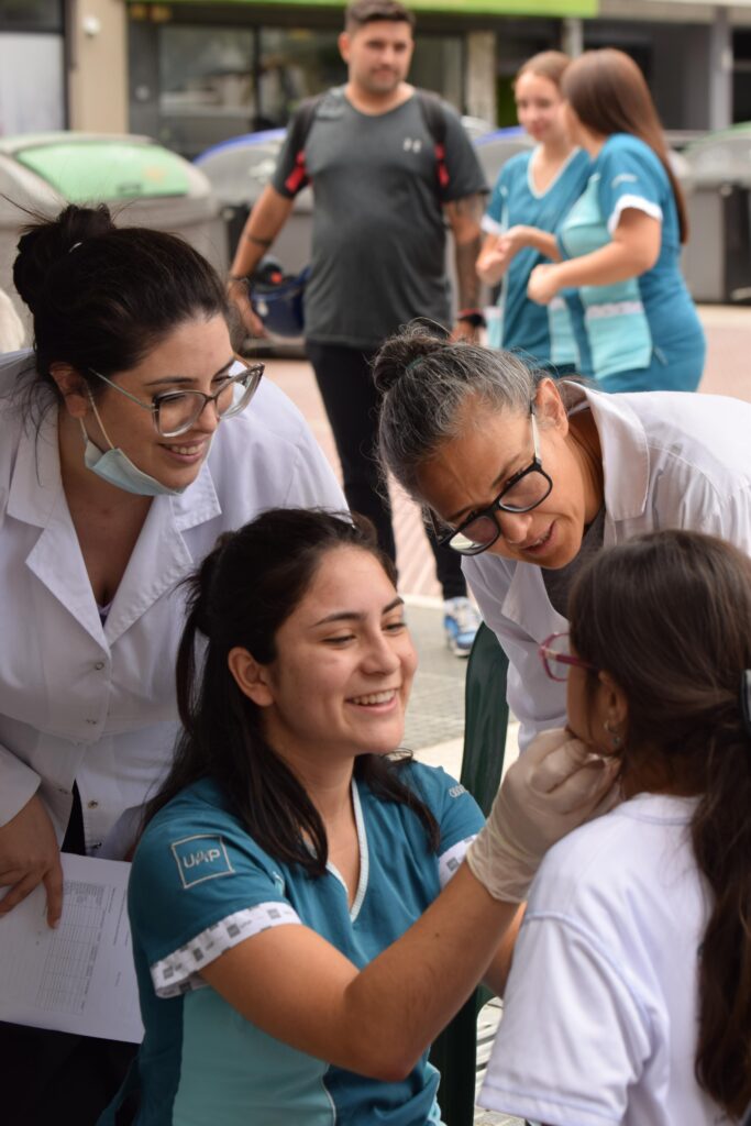 Estudiantes de la UAP participando del Tour.