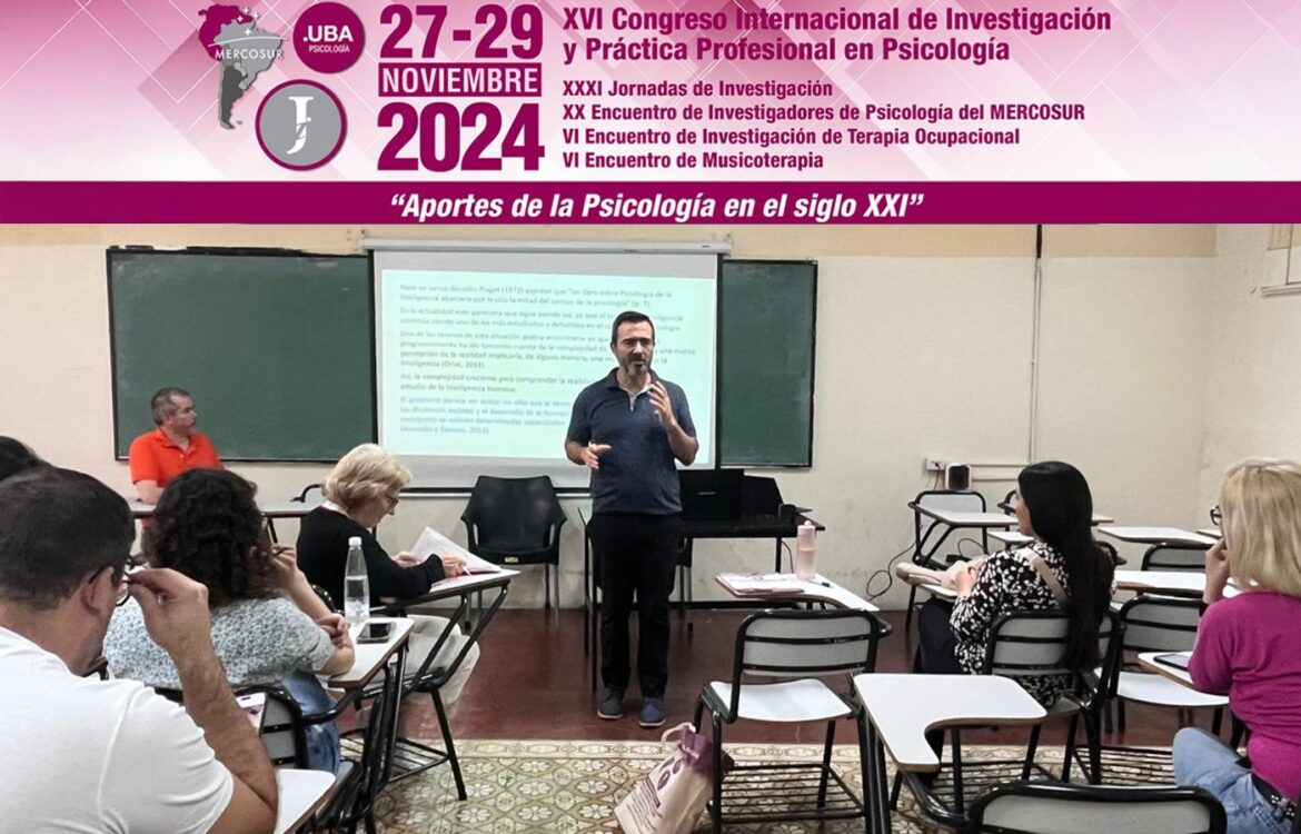 El Dr. Rodrigo Arias exponiendo su tema en instancias del XVI Congreso Internacional de Investigación y Práctica Profesional en Psicología