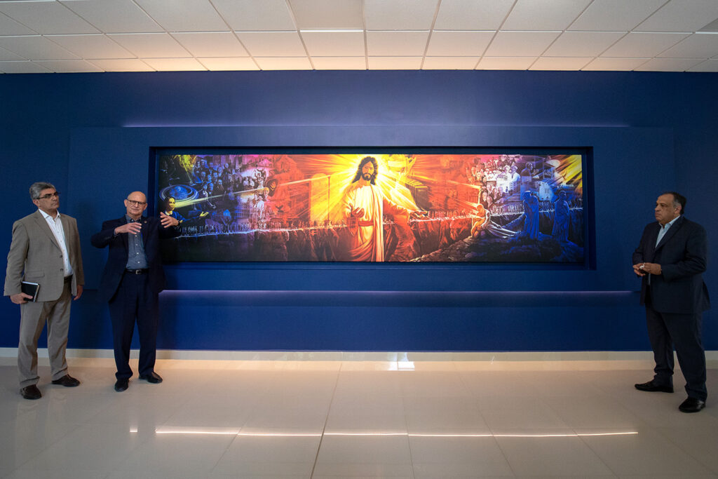 Presentación del mural en el primer piso del edificio de la carrera de Odontología