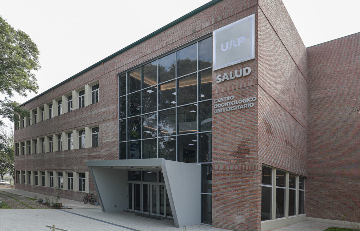 Edificio de la carrera de Odontología UAP