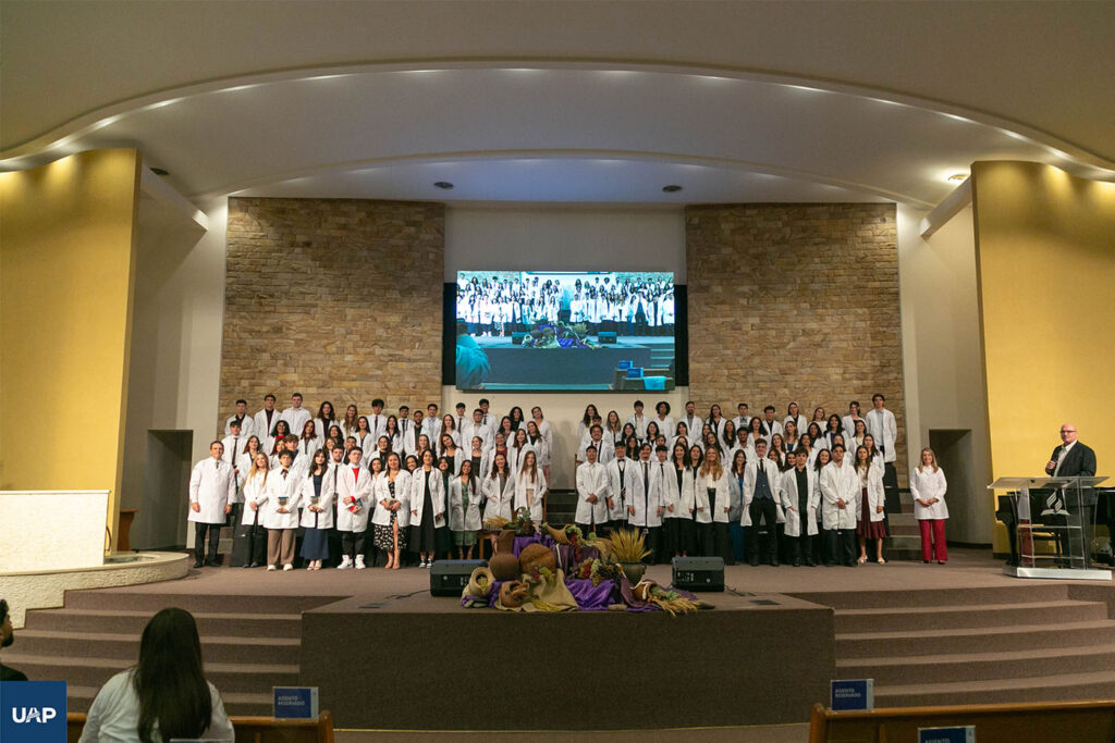 Ingresantes de la carrera de Medicina en el Templo de la Universidad.