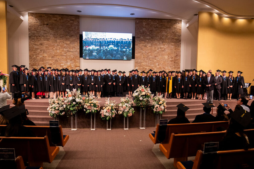 Entrega de medallas por educación adventista.cuerpo