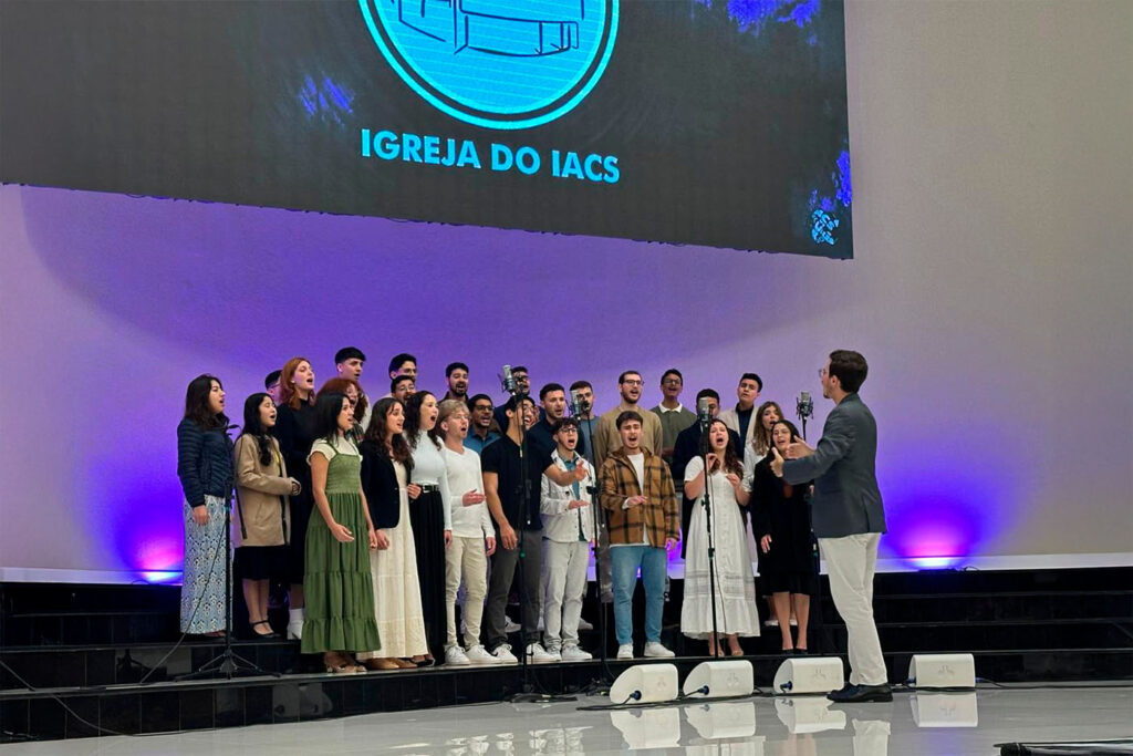 Presentación del Coro Atrios en el Instituto Adventista Cruzeiro do Sul, Brasil.