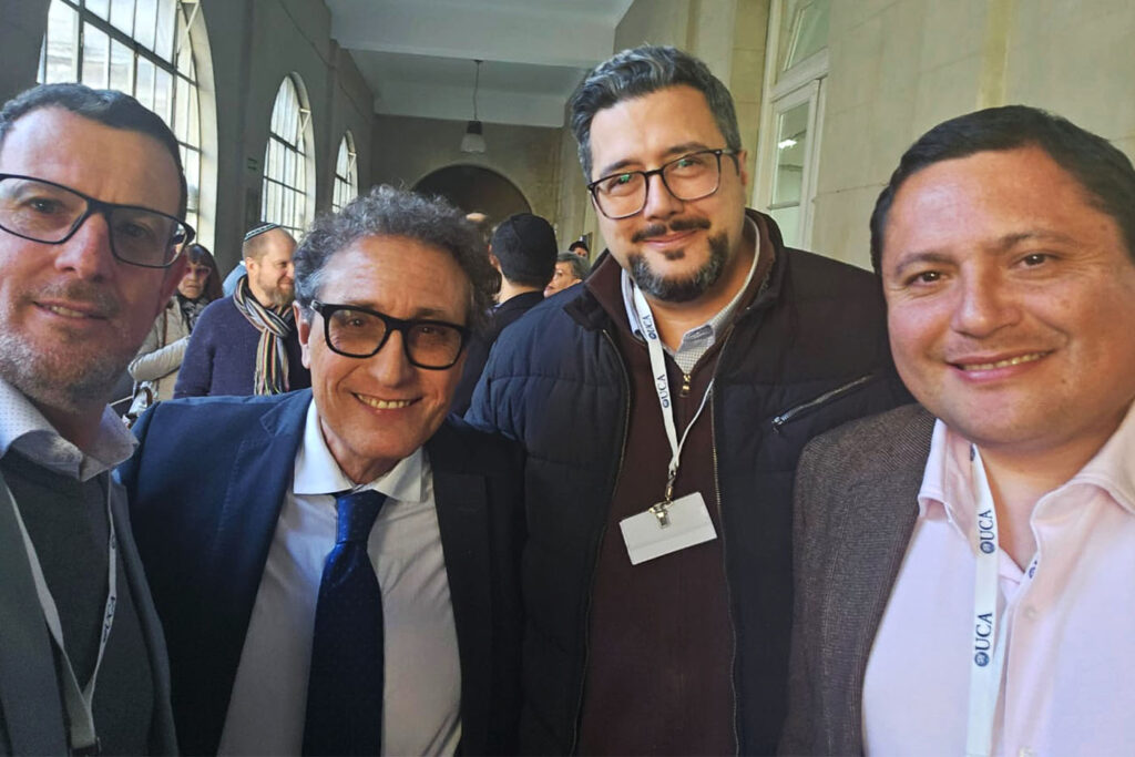 Dr. Horacio Mazzoli,Mg. Leandro Velardo y Dr. Carl Boskamp, junto al oradorDr. Roitman director emérito del museo del libro de Israel