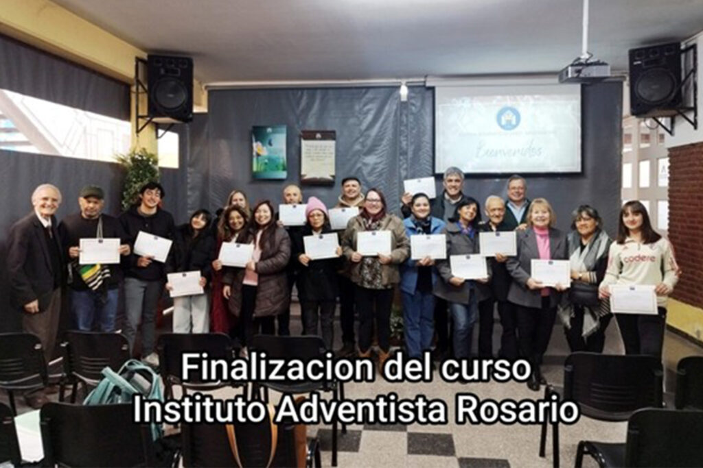 Entrega de certificados en el Instituto Adventista Rosario.