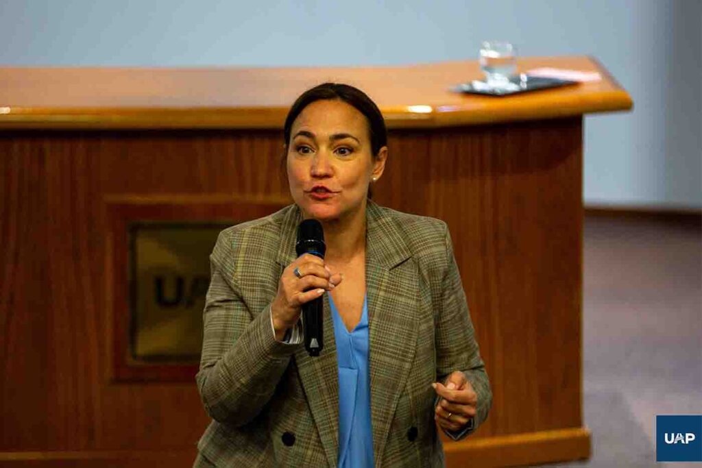 Lic. Fernanda Badia en la capacitación de Ceremonial.