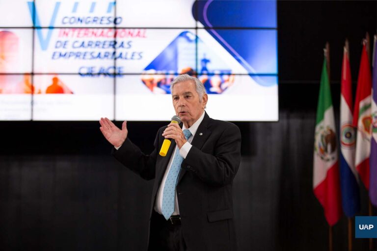 Héctor Motta: «Encender la lámpara de la fe para emprender»