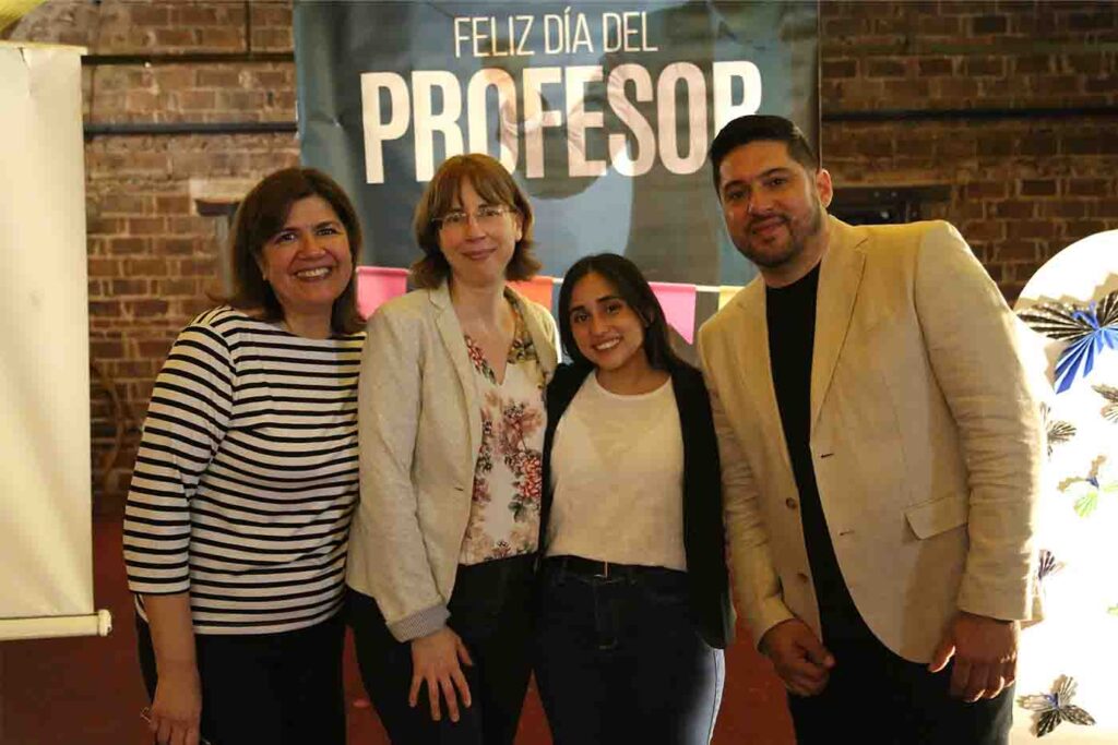 Docentes de la UAP presentes en la celebración de un día especial.