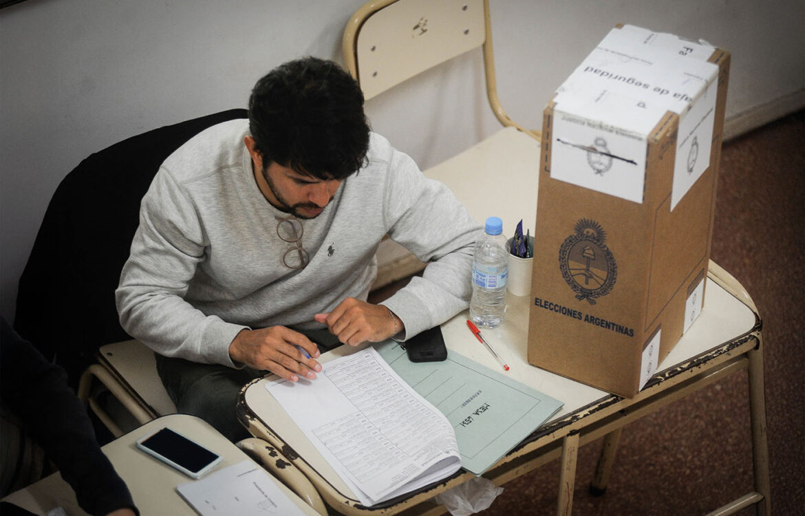 La Universidad capacitó a las autoridades de mesa para las elecciones intermedias nacionales