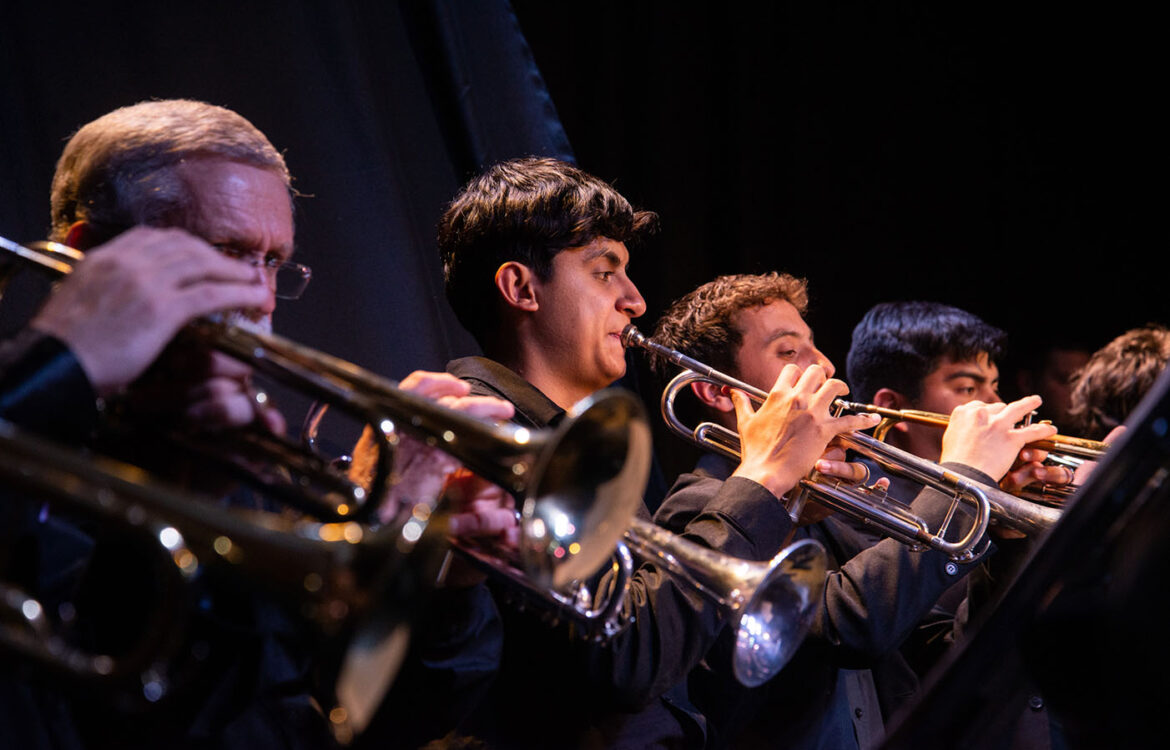 Ensamble de Cuerdas Vivace y Conjunto de Campanas UAP: compartir amor a través de la música