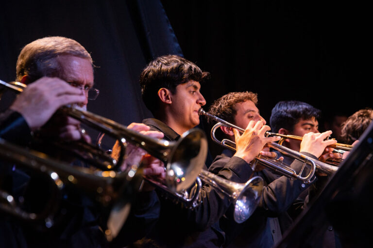 Ensamble de Cuerdas Vivace y Conjunto de Campanas UAP: compartir amor a través de la música