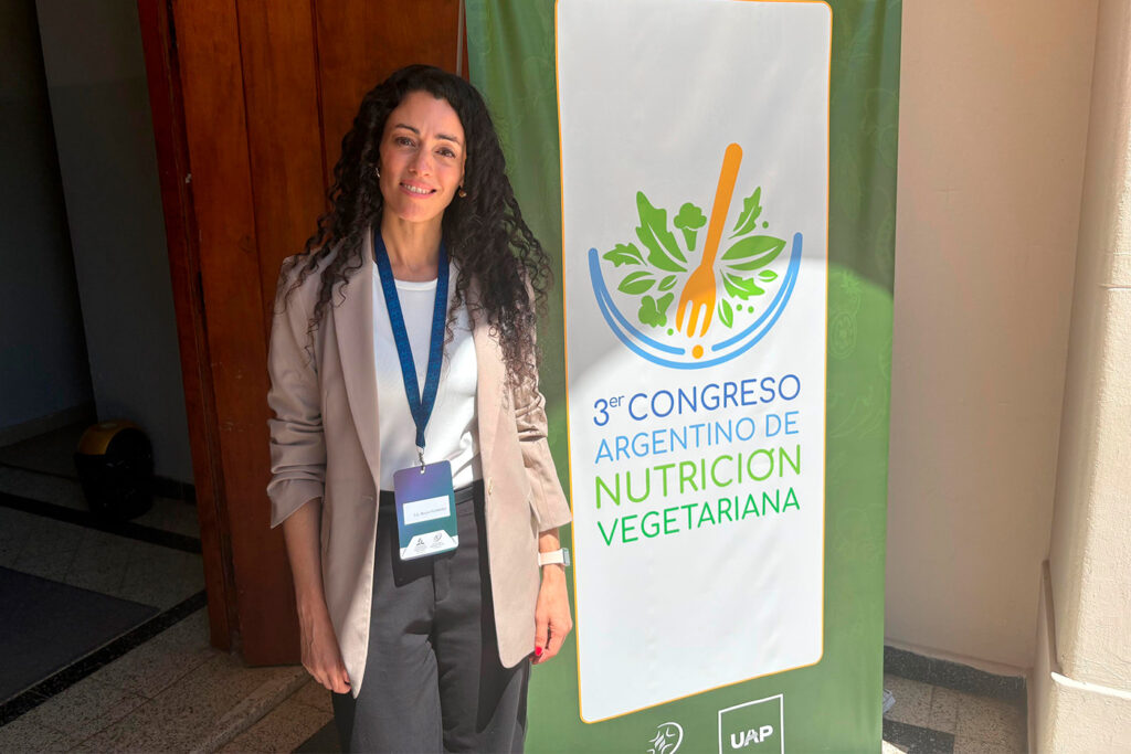 La Lic. Rocío Hernández expositora en el III Congreso Argentino de Nutrición Vegetariana.