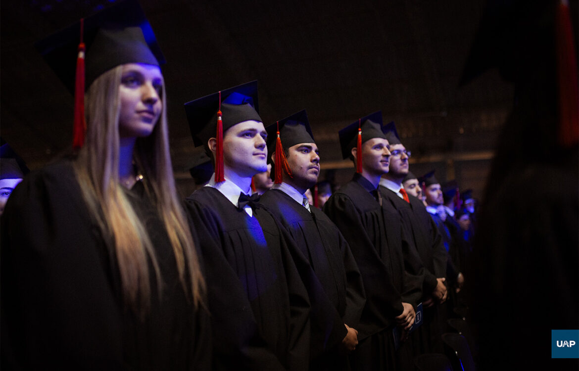 Más de ciento sesenta jóvenes celebraron su graduación en la UAP