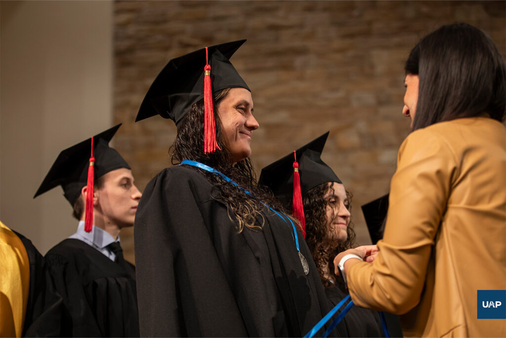 Entrega Entrega de medallas por educación adventista.