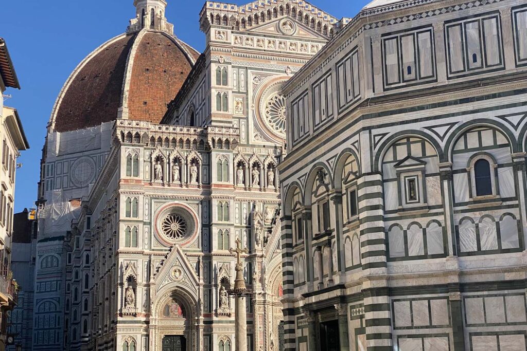 Corazón histórico de Florencia, arquitectura renacentista que inspira belleza.