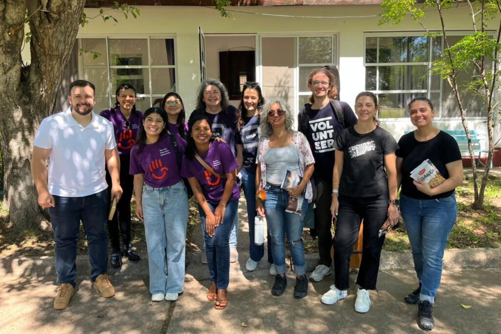 Equipo del Servicio Voluntario y Responsabilidad Social de la UAP que participó en la visita al Hospital Fidanza, Colonia Ensayo, Entre Ríos.