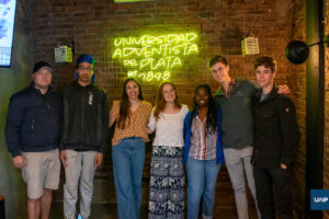 Grupo de estudiantes del programa CLE.