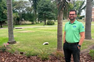 Mag. Espíndola, departamental y líder del Club de Conquistadores y Aventureros en la Asociación Sur de Santa Catarina (Brasil).