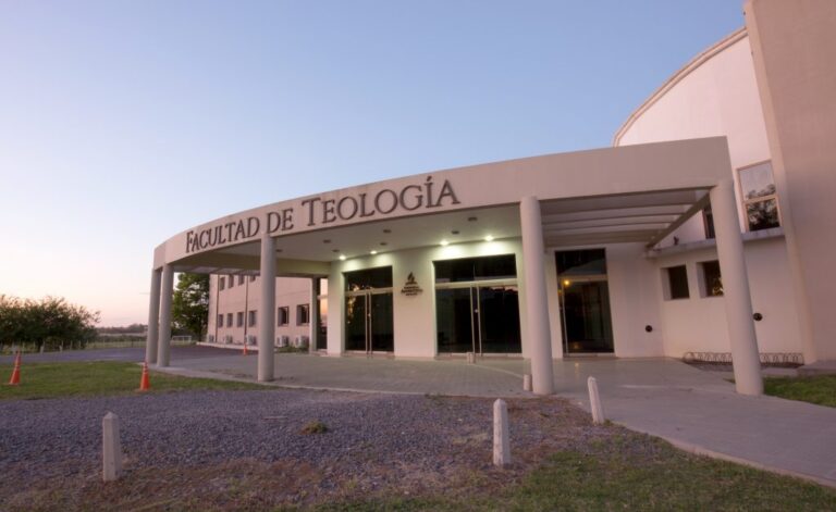 La carrera de Teología actualiza su plan de formación para responder a los desafíos actuales