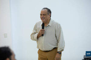 El Mag. Horacio Rizzo, rector de la universidad, presente en el retiro del personal.