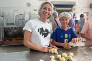 Empleados de la UAP participando del Workshop de panadería.