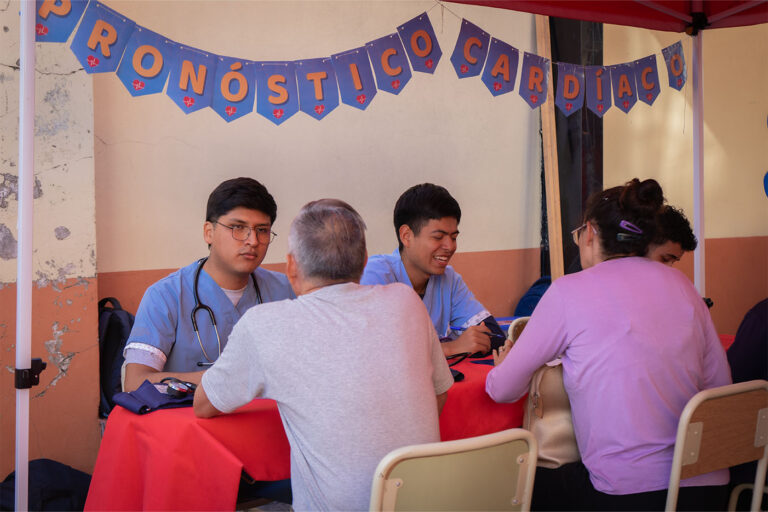 Expo Salud en Paraná: estudiantes de la UAP impulsan salud y misión comunitaria