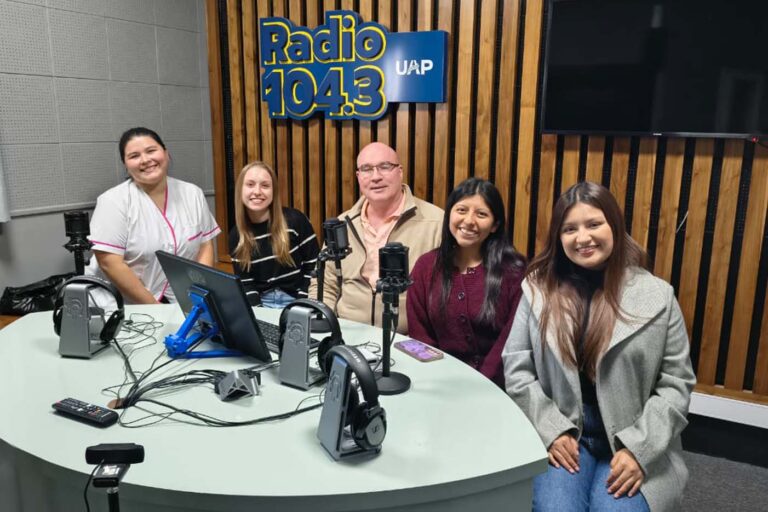 Estudiantes de Medicina impulsan una huerta comunitaria para fortalecer vínculos y promover hábitos saludables