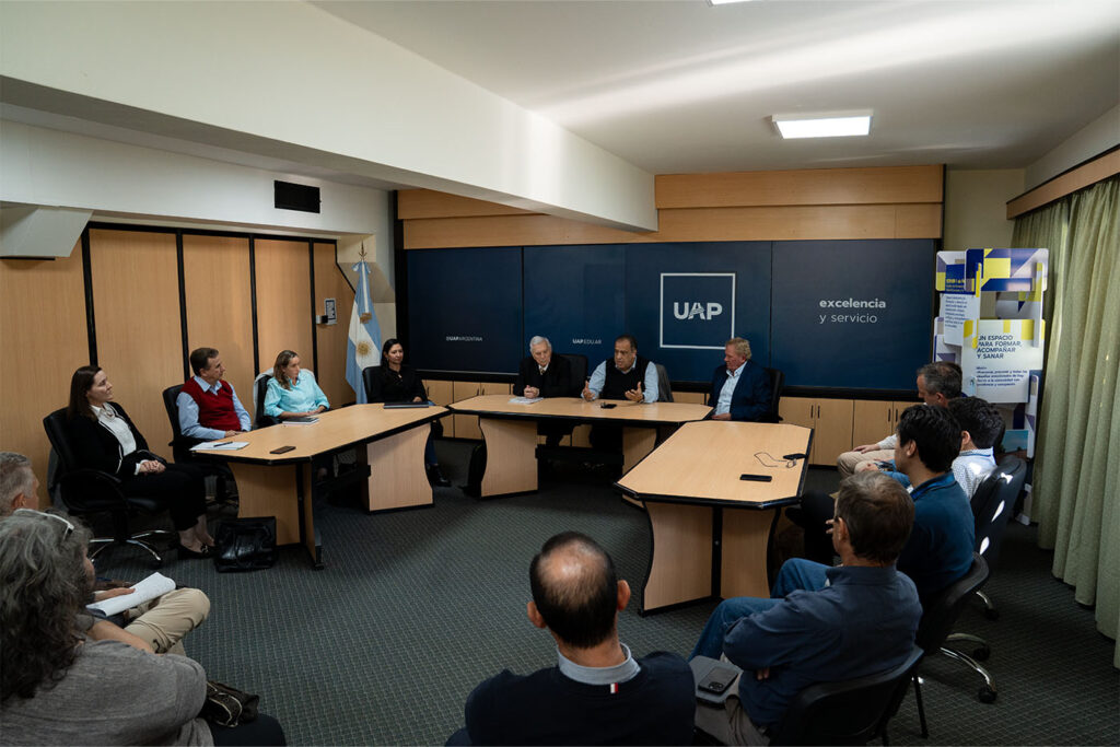 representantes de las diferentes instituciones de LSM en la presentación de la cátedra Héctor Motta