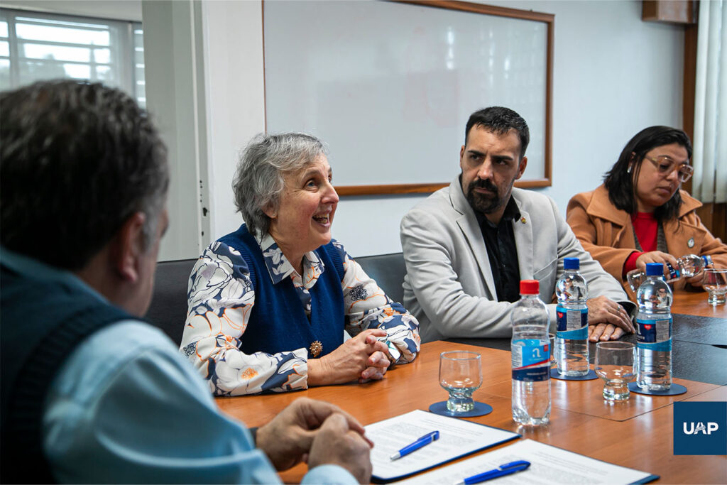 Ing. Hojman en la mesa de diálogo con autoridades de la provincia y la Universidad.