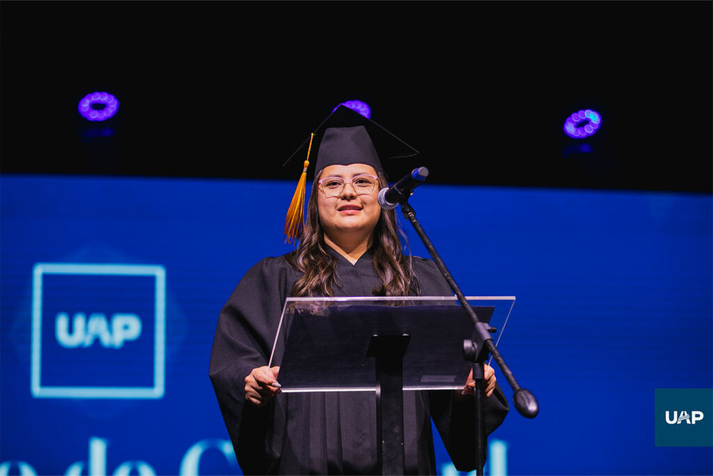La Odontologa Daniela Escobar en el discurso de gratitud