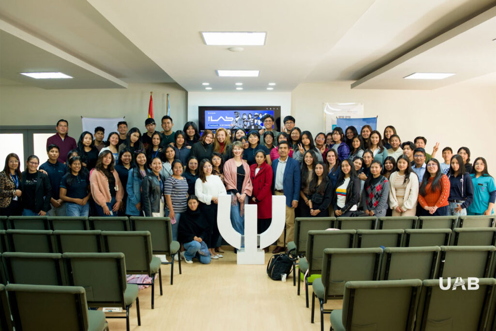 Dra. Oros junto a participantes del Seminario en la UAB.