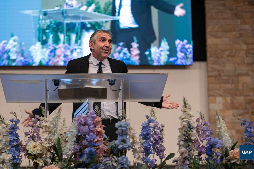 Pr. Alejandro Brunelli reflexiona sobre el cuidado y el propósito de Dios en la vida de los graduandos