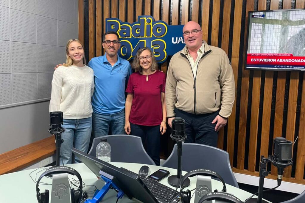 La Enfra. Marcia McEdward junto al Pr. Sergio Godoy, Oscar Gonzáles y Ana Clarsen
