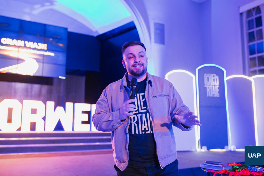 Pr. Leonardo Meda en la primera noche del COLPORWEEK