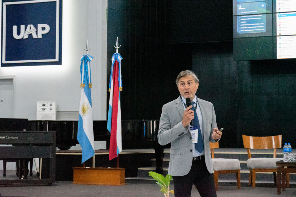 David García Páez: «El agua es la primera vacuna operacional»