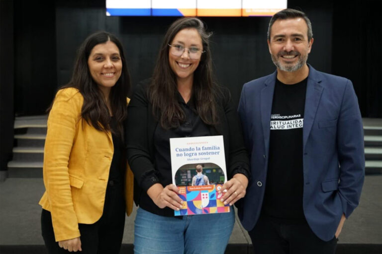 “Adolescentes en riesgo y abordaje grupal” por la Lic. Ana Leticia Fernández
