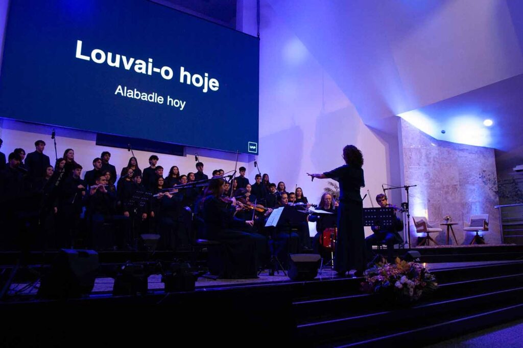 El coro Musicap en una de sus presentaciones en Brasil.